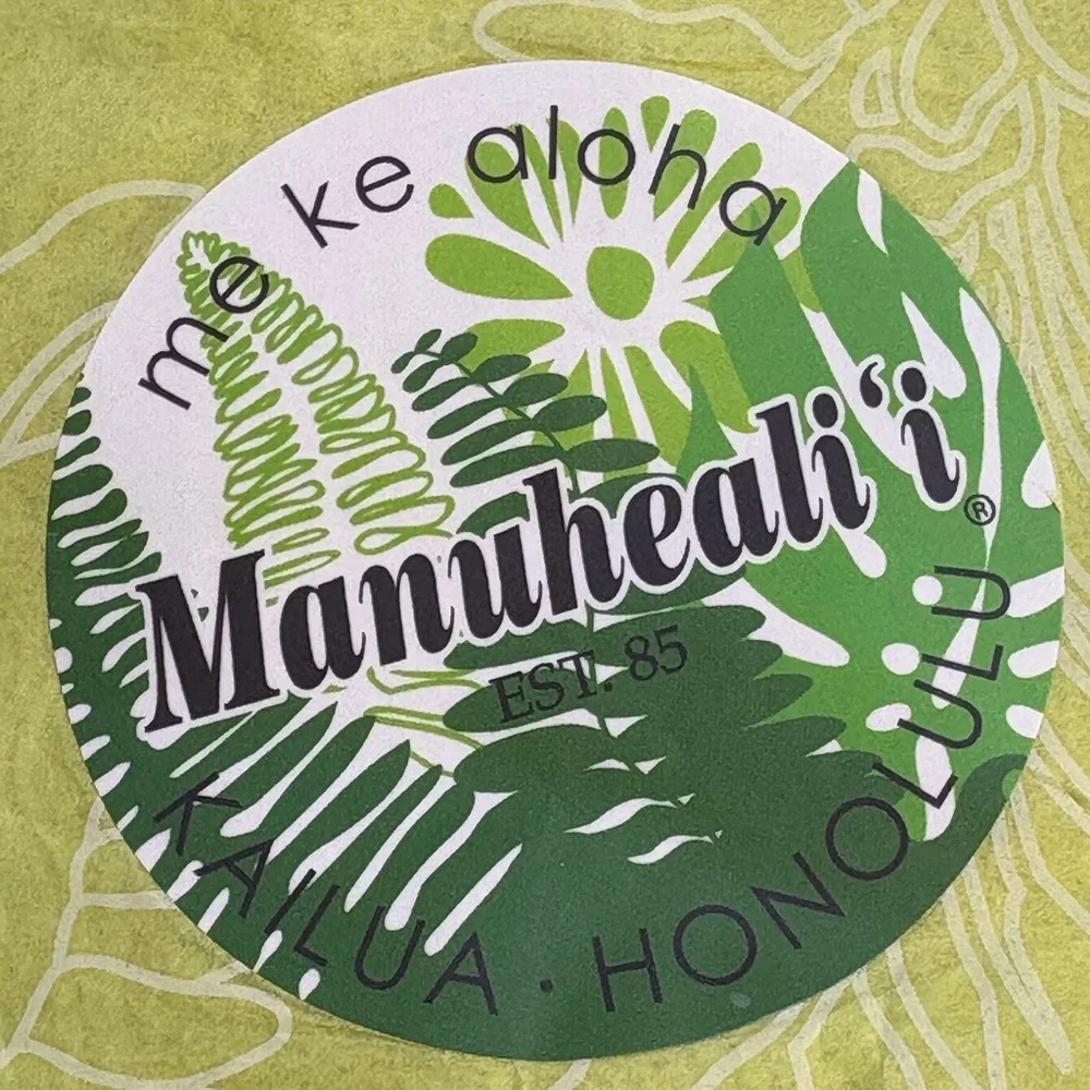 Manuheali’i like an avocado/chartreuse green color & navy wallet/wristlet